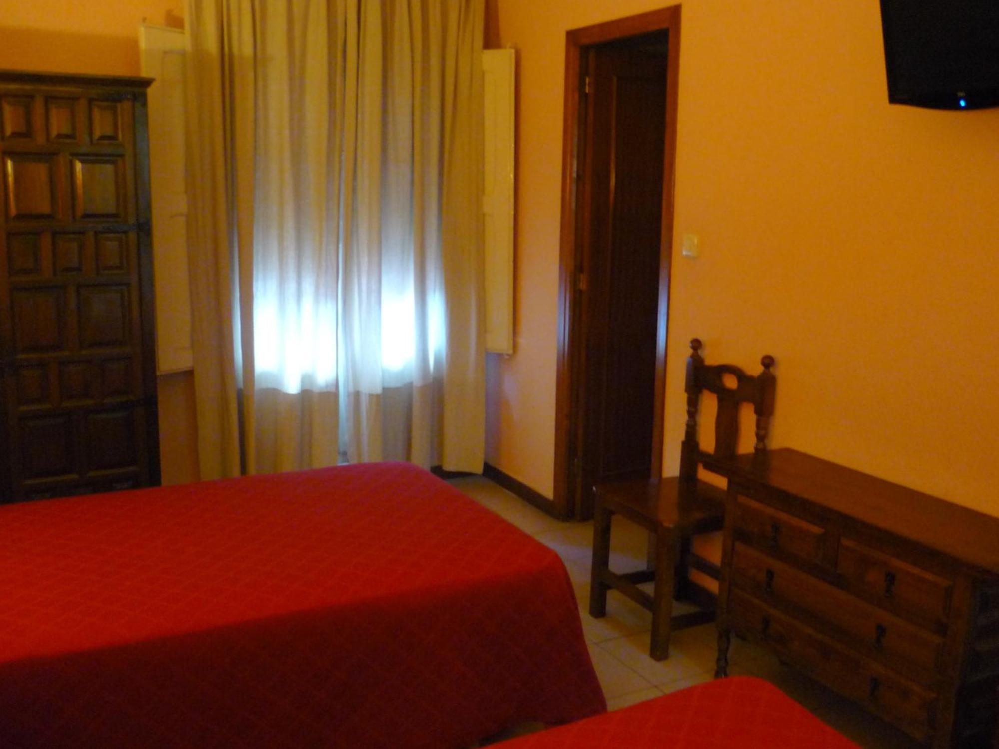 Hostal El Centro Huesca Chambre photo